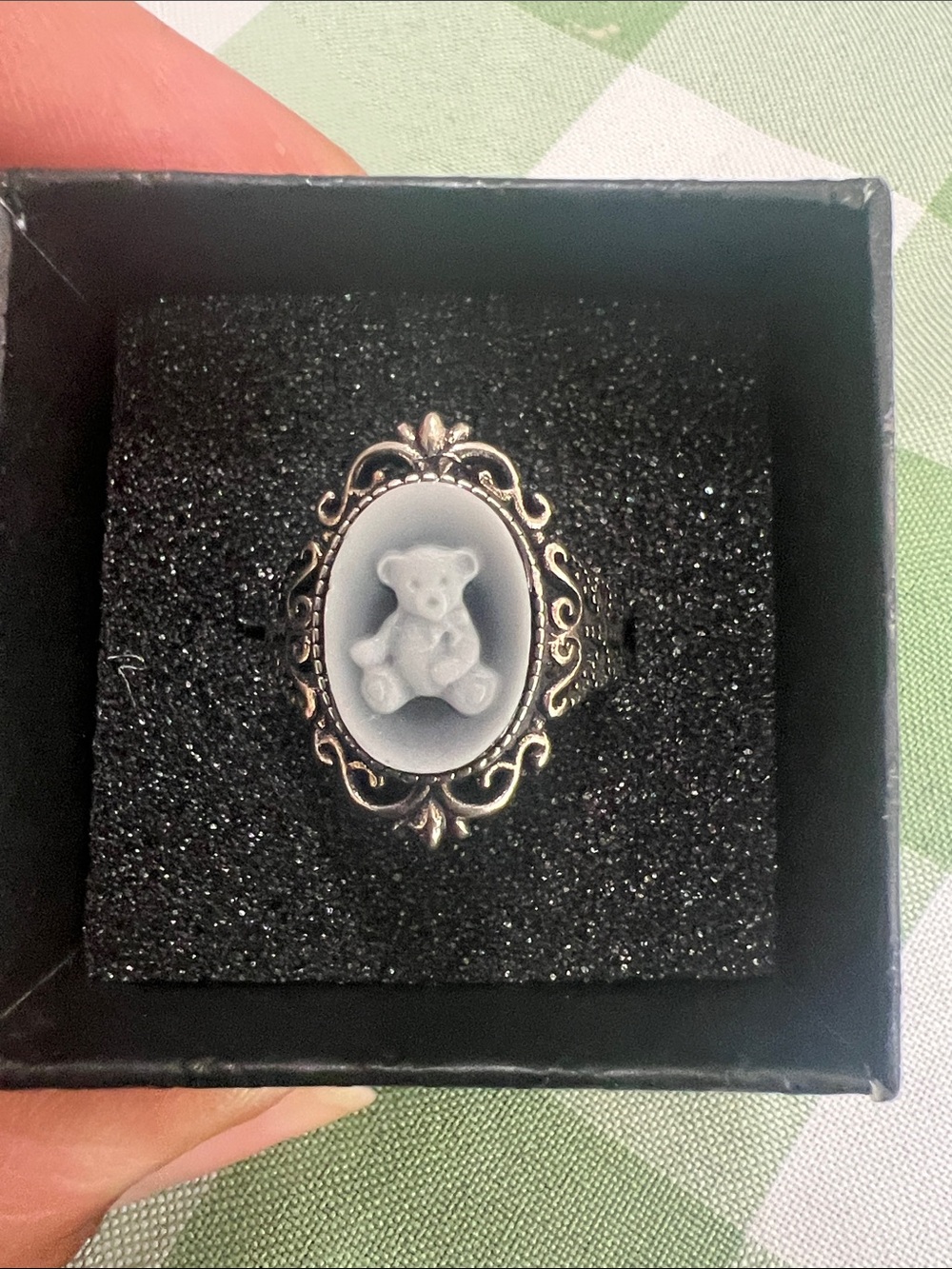Vintage-Inspired Silver Teddy Bear Cameo Ring - White and Silver